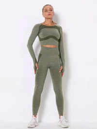 seamless long sleeve yoga set in green color block design with long sleeves and high-waisted leggings