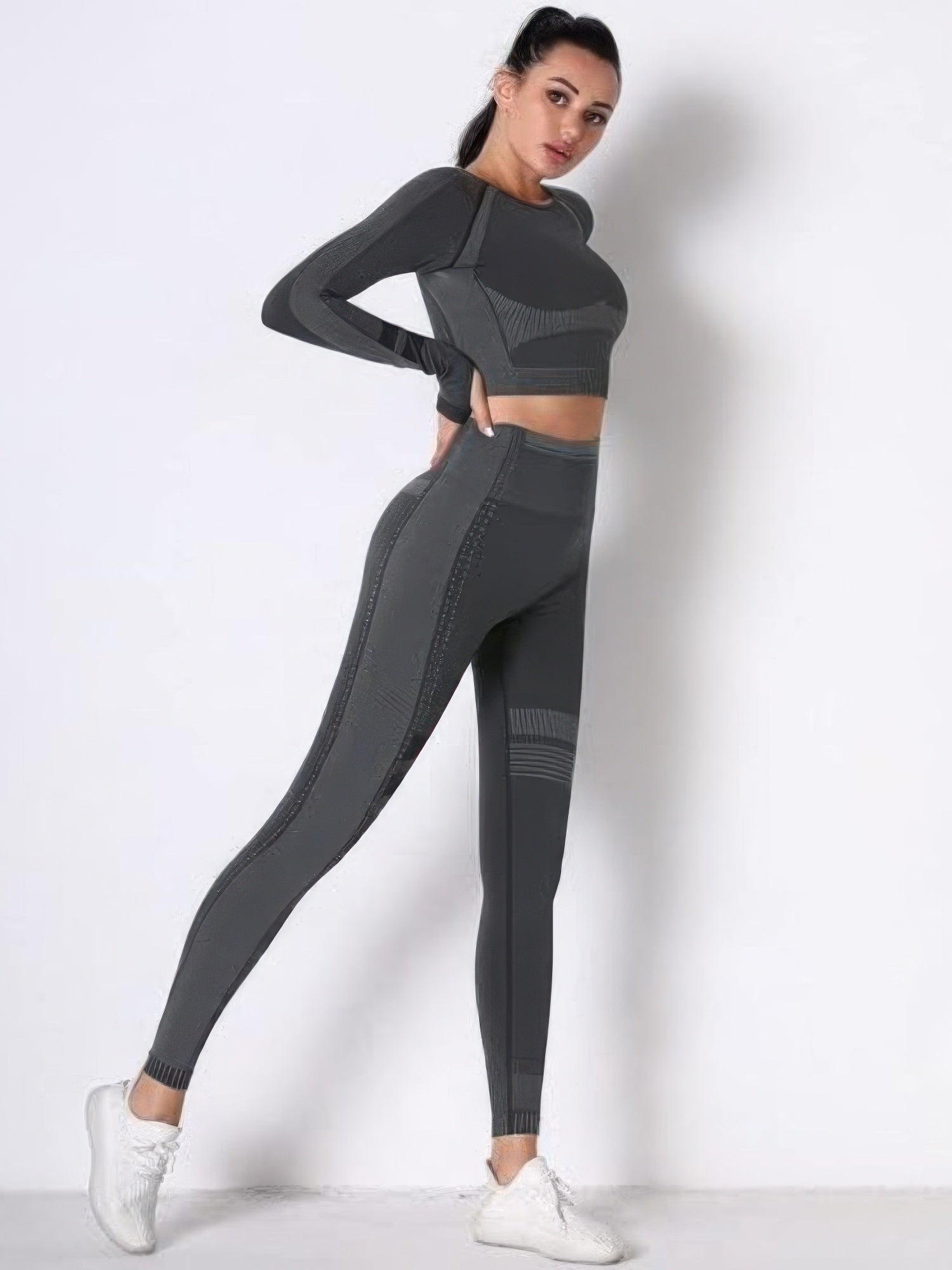 Seamless long sleeve yoga set featuring a form-fitting crop top and high-waisted leggings in grey.