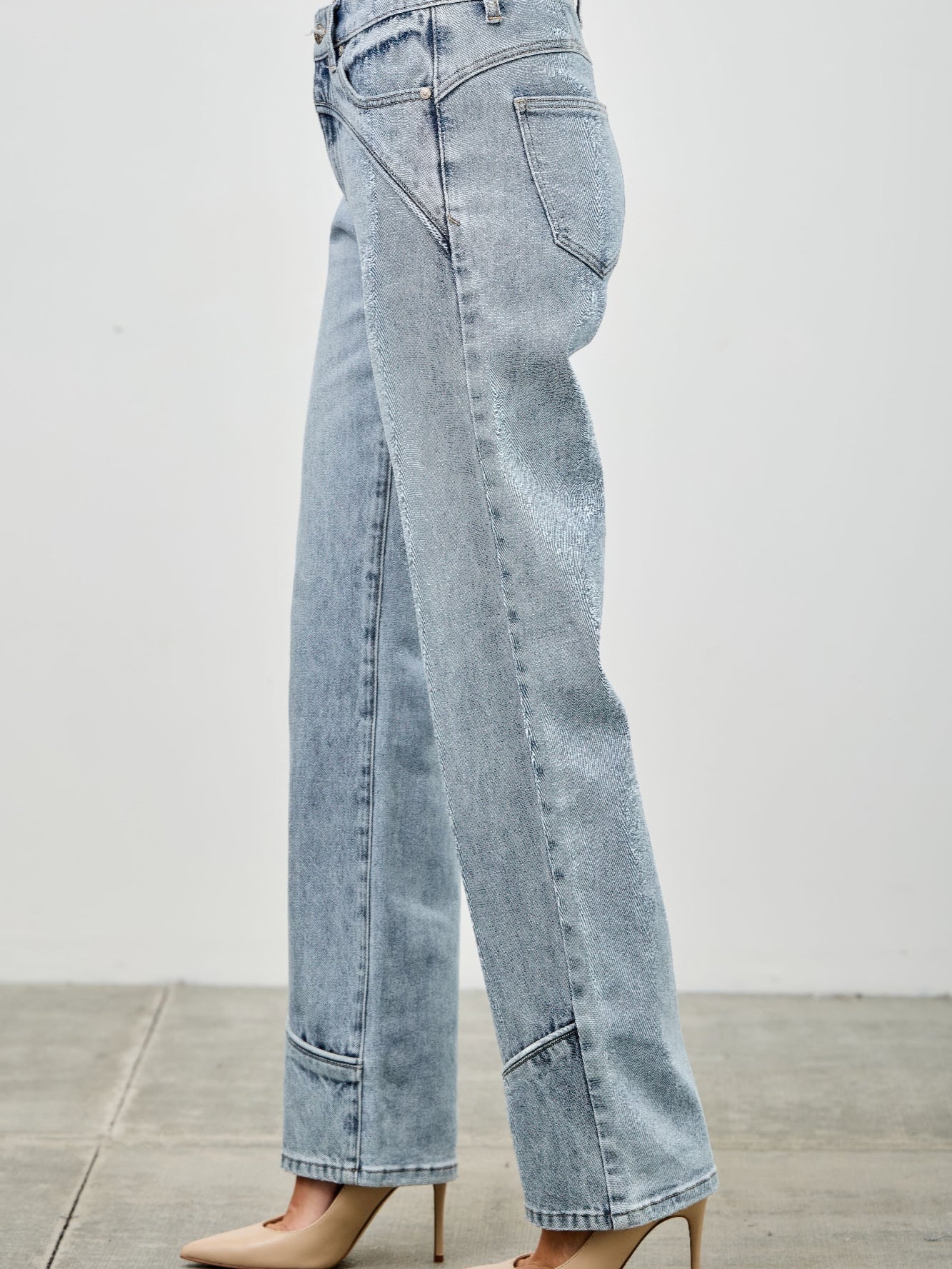 Mid Rise Straight With Piping in light wash denim showcasing a straight-leg cut and subtle piping detail.