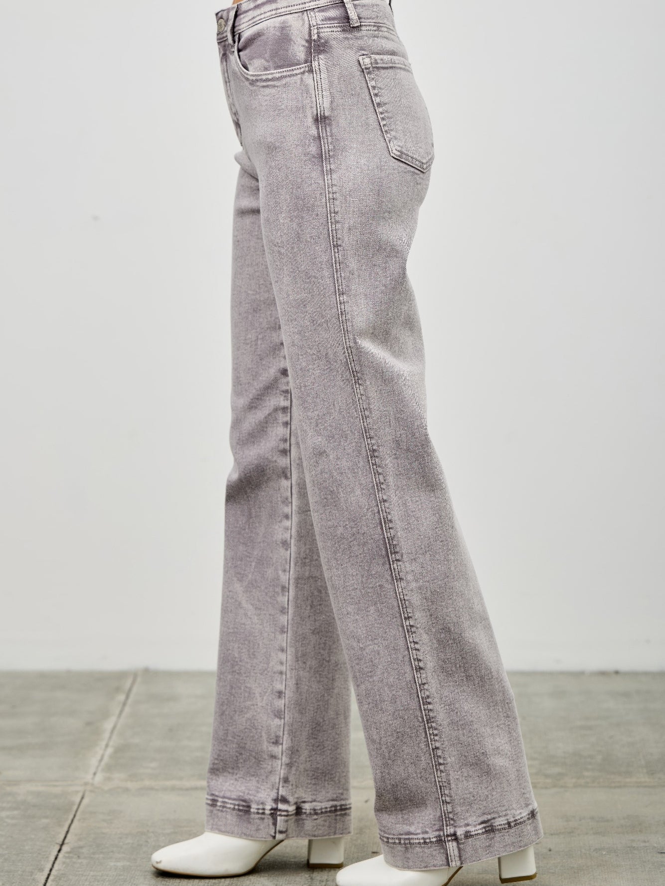High Rise Slim Wide Straight jeans in gray, with a modern fit and comfortable high-rise waist.