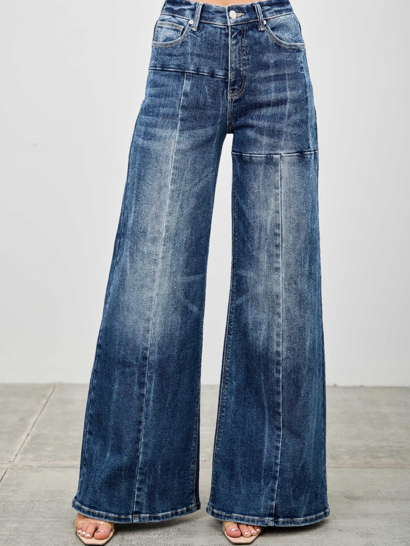 Mid Rise Wid Leg wide leg jeans in soft, stretch-infused denim blend with a modern silhouette, perfect for versatile outfits.