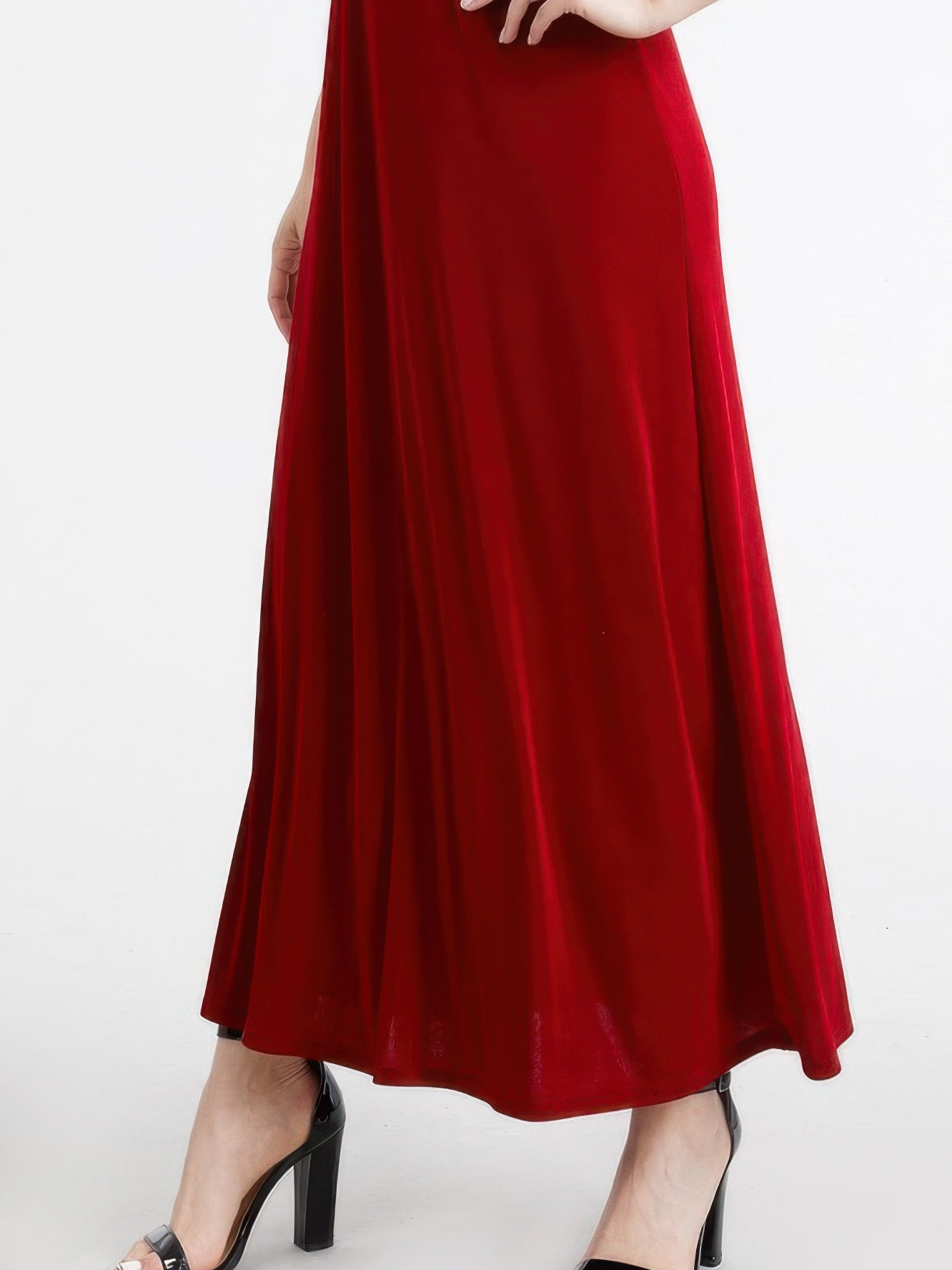Plus size sleeveless maxi dress in red, featuring a flowing silhouette and stylish high heels.