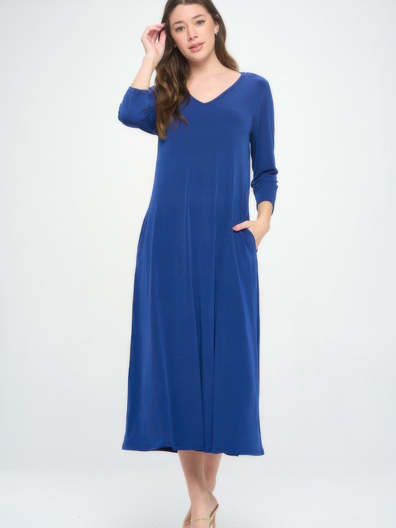 Hit V-Neck Long Dress W/Pocket in blue, featuring a soft V-neckline and practical side seam pockets.