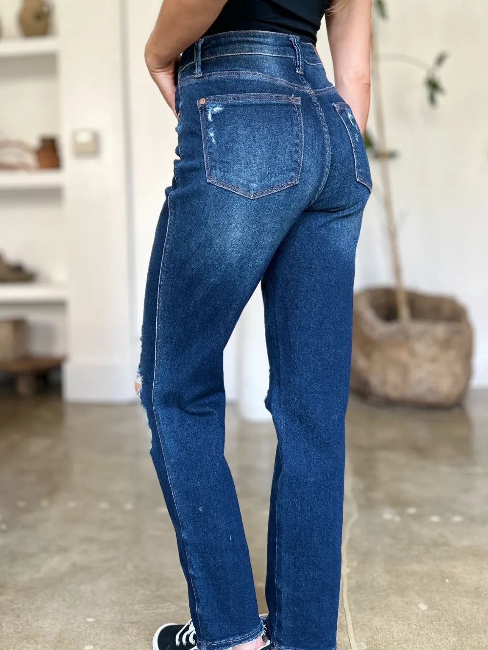 b5cae7c4-3e87-46c9-8f80-64e9fe629a1e-Max