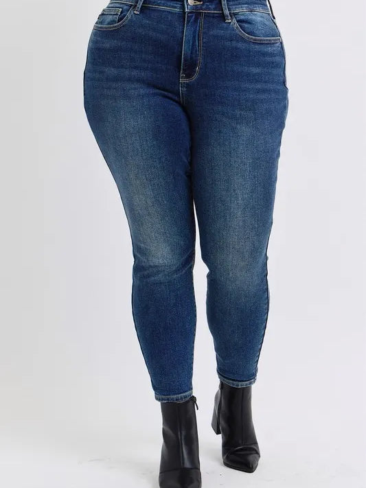 c44eec54-a7b0-4981-9693-bb4033786b36-Max