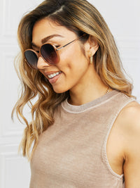 d922f5d74d624670873eda1c534a8095-Max