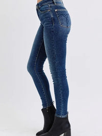 e44aebc5-dd98-45e4-bbea-6f0eb61d3da3-Max