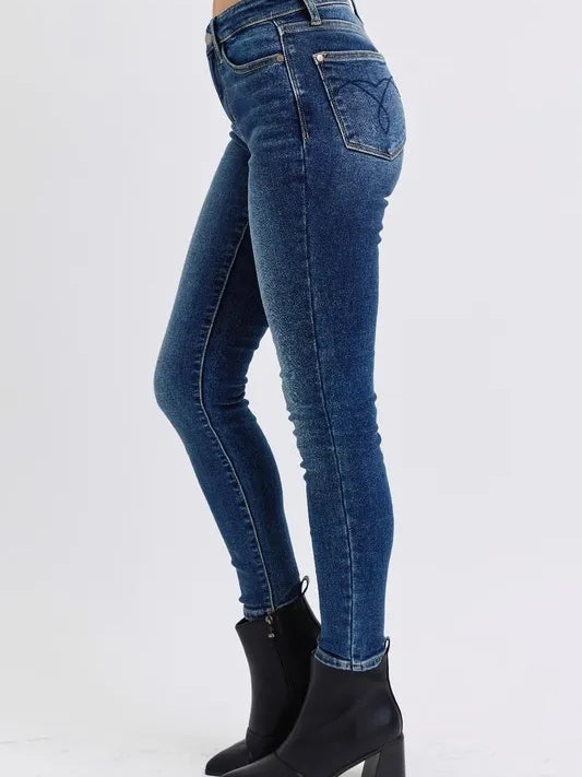 e44aebc5-dd98-45e4-bbea-6f0eb61d3da3-Max