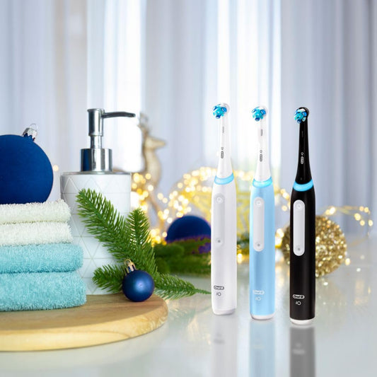 Oral-B iO Series 3 Limited Rechargeable Electric Powered Toothbrush, Black with 2 Brush Heads and Travel Case - Visible Pressure Sensor to Protect Gums - 3 Modes - 2 Minute Timer