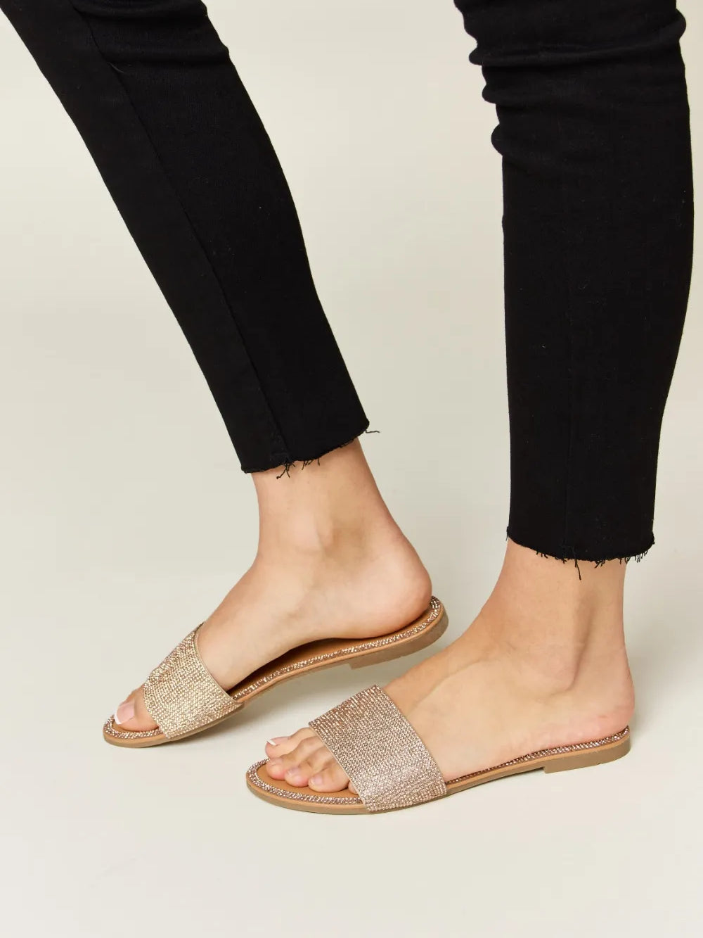 7f279e1a-c4f1-4818-b6ea-a3ed37eaf54f-Max