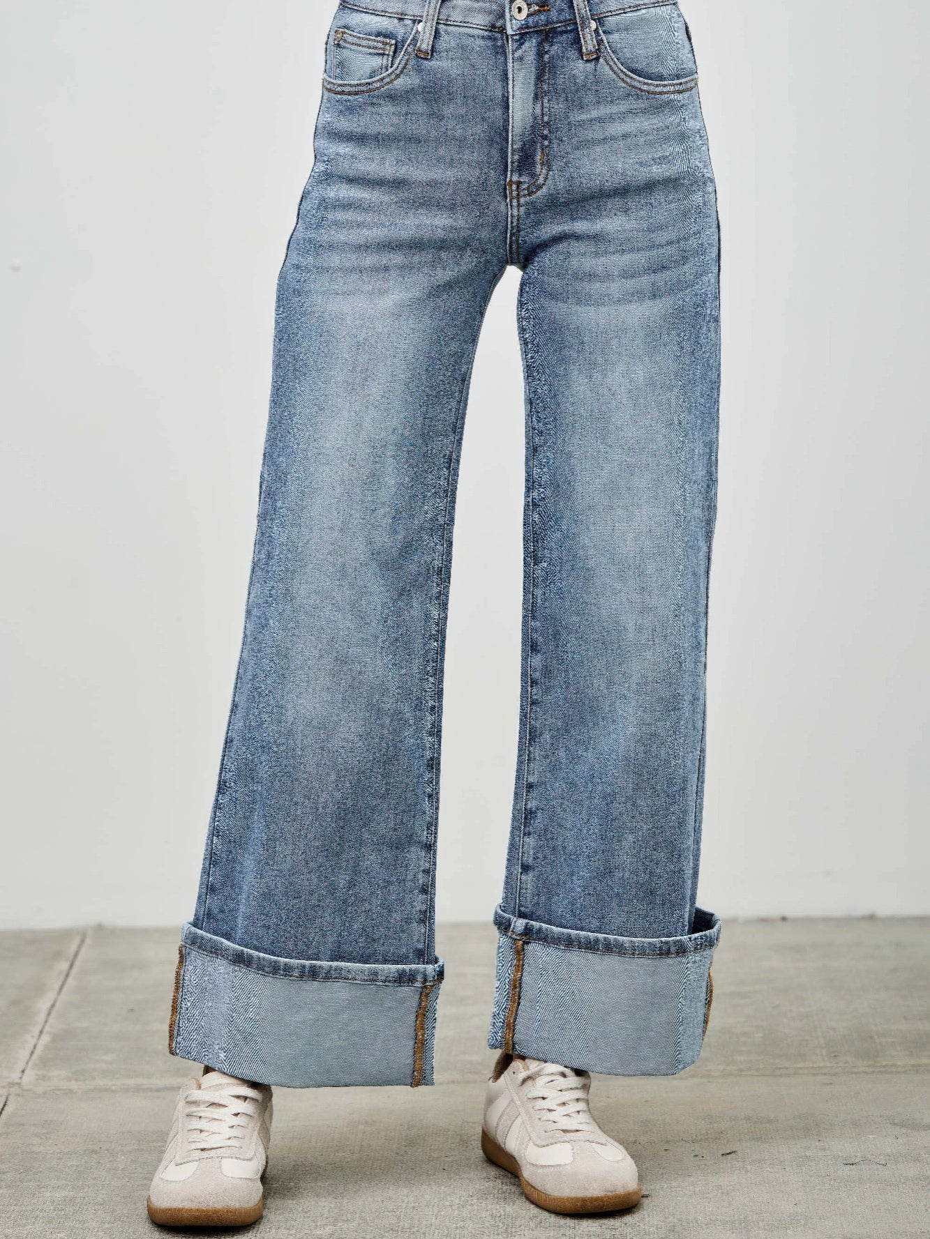 Mid Rise Cuffed Jeans With Stretch showcased in a relaxed fit, featuring a stylish cuffed hem and casual sneakers.