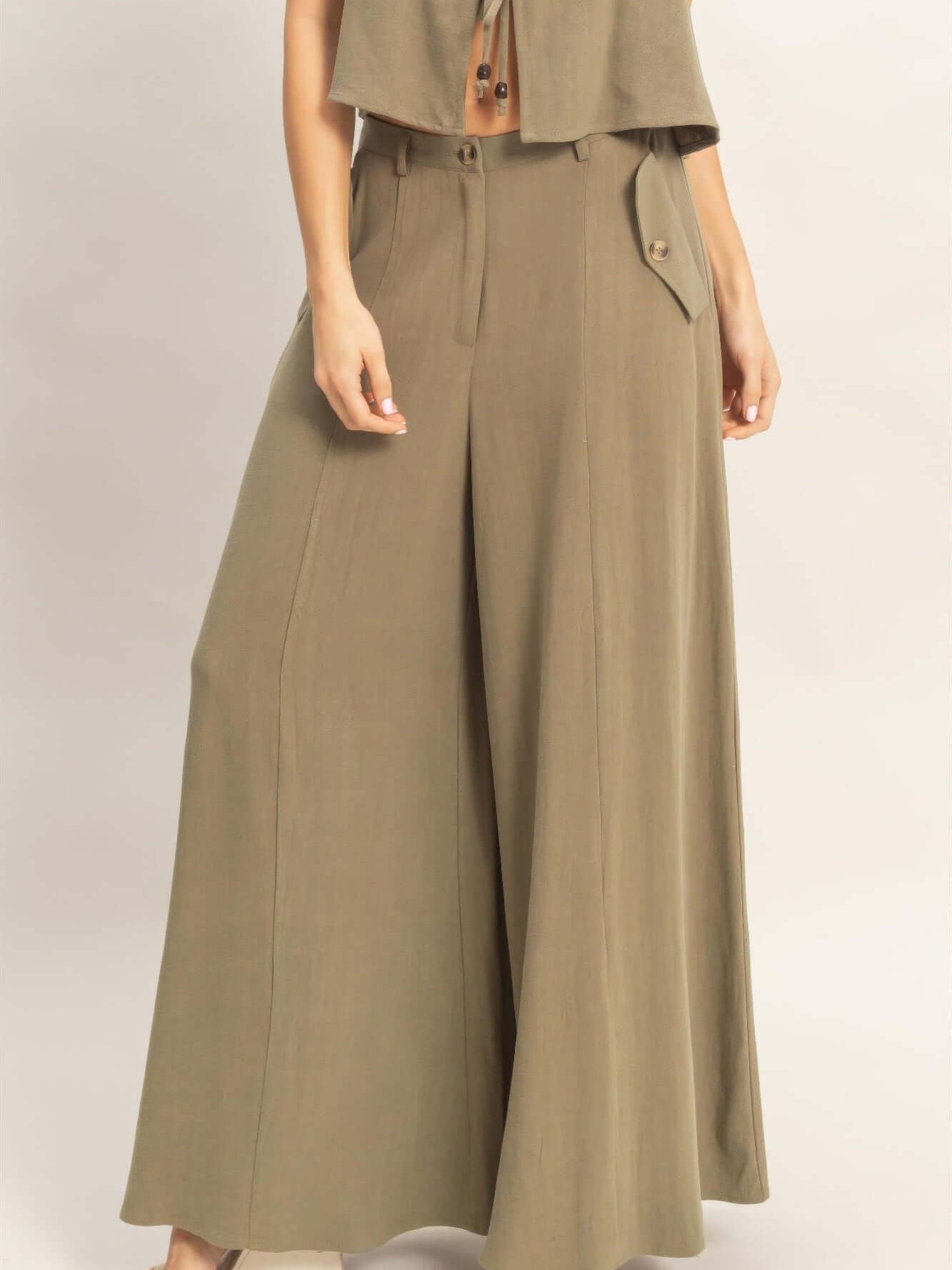 Wide-leg Flap Pocket Pants featuring a structured design and breathable fabric, perfect for professional or casual looks.